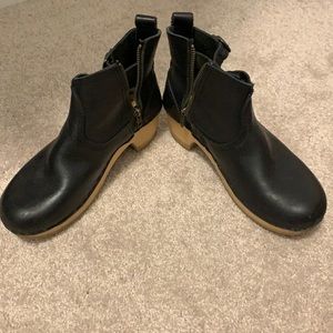 No. 6  Size 39 Black boots